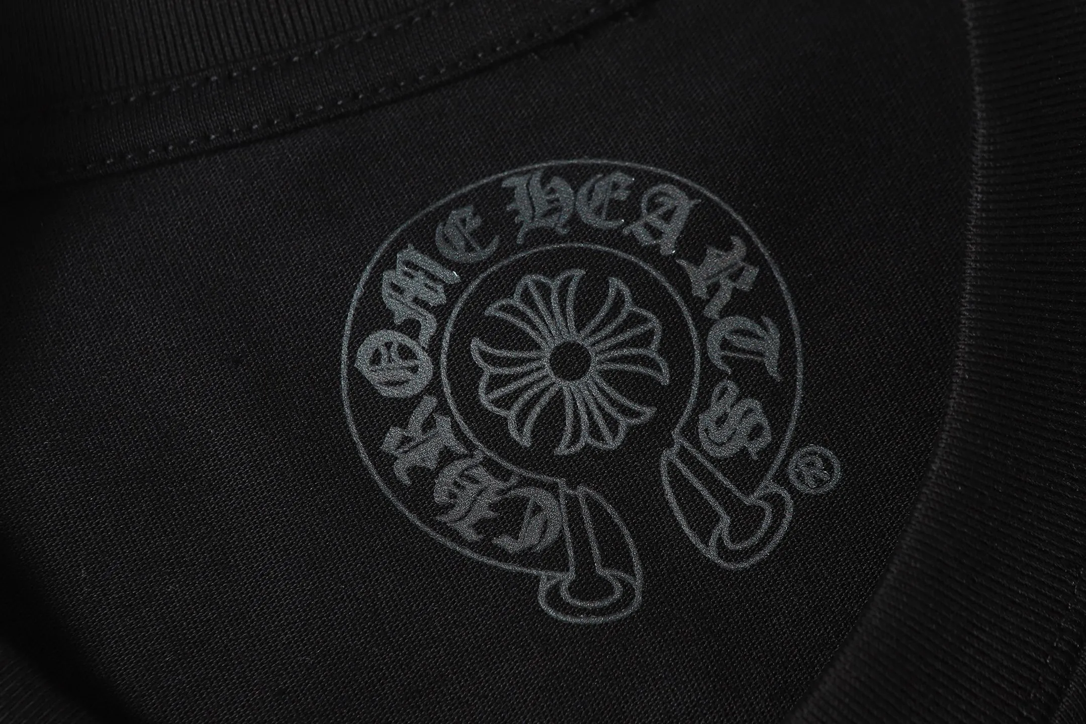 P150 Cross-border running quantity model, please do not place an order if you are pursuing quality - Chrome Hearts/Chrome Hearts colorful horseshoe printed short-sleeved T-shirt - High weight, high density and high quality. The wool is soft, delicate and skin-friendly. It feels soft and silky. It has excellent warmth and skin-friendly properties. - Custom-woven and custom-dyed, no color difference, regardless of fabric or workmanship details. Comparing with the ordinary version on the market -Colour: black white -Size: S M L XL